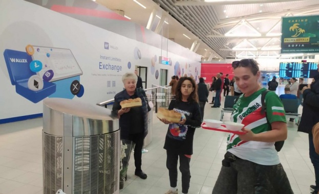 Правителственият Еърбъс от Тел Авив кацна с 96 пътници 36