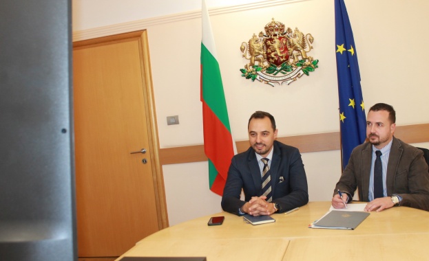 Министърът на икономиката и индустрията Богдан Богданов проведе онлайн среща