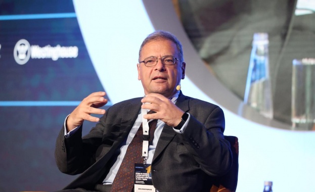 Министър Попов: Зелената енергия е неизбежната посока на икономическото развитие