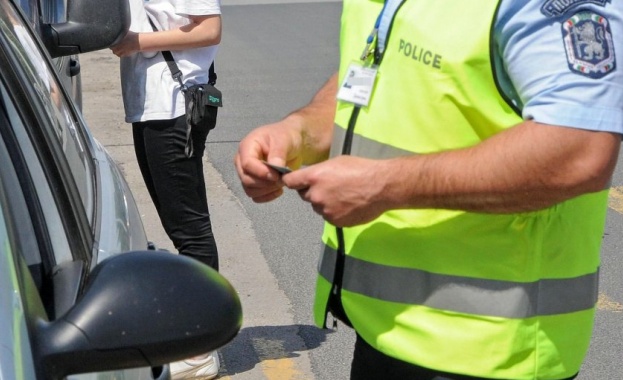 Полицията в Бургас затегна контрола над шумните коли и мотори