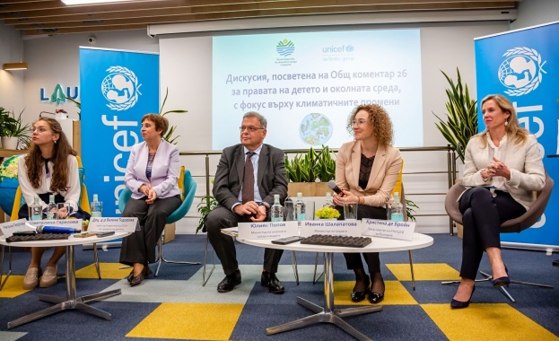 И правителството и индустрията и хората по отделно правят много