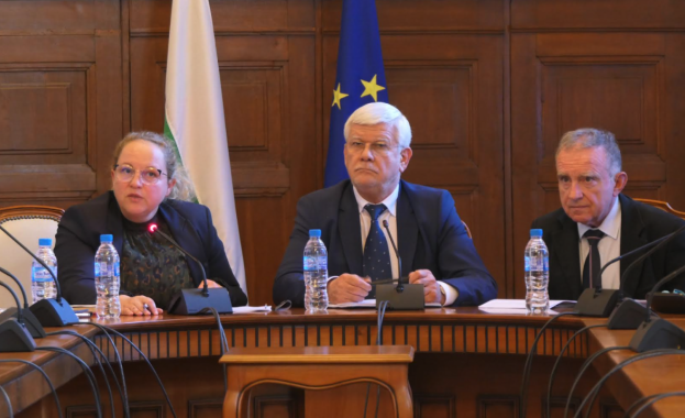 На 7 декември 2023 г от 11 00 часа министърът на