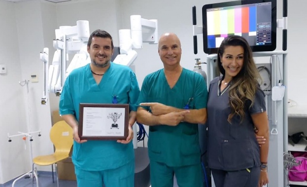 Лекари от Пловдив извършиха над 400 успешни роботизирани операции в