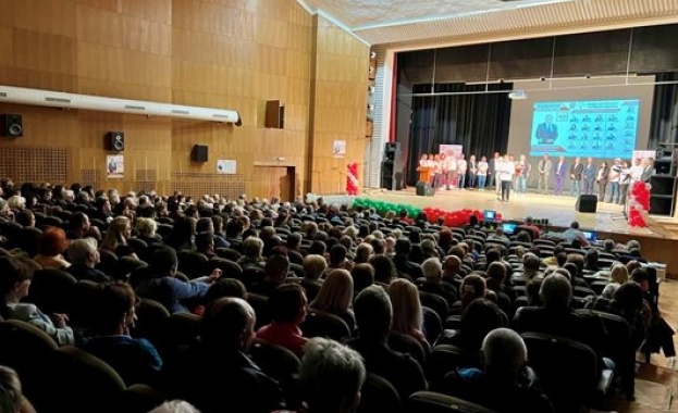 Нинова: Етрополе е частен град. Владимир Александров ще промени това Нинова: Етрополе е частен град. Владимир Александров ще промени това