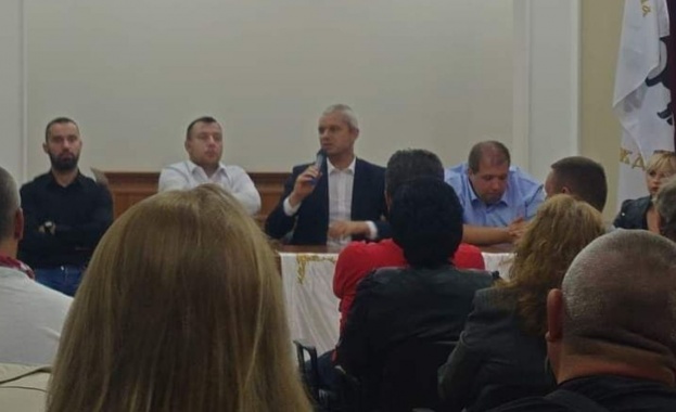 Пред препълнената зала в Младежкия дом в Монтана се проведе