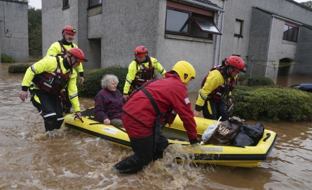 Наводненията предизвикани от излизането от коритата на големи реки в