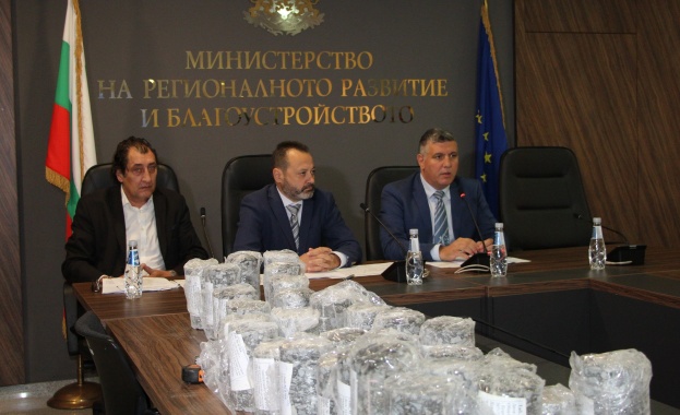 Министър Цеков: Първата инспекция на пътища в гаранция установи отклонения от качеството при над 50% от участъците