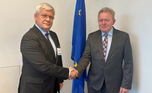 Министър Вътев получи пълна подкрепа от еврокомисаря по земеделие за украинската помощ