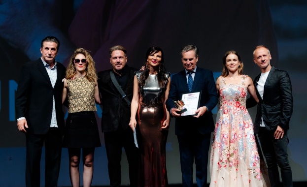 Романтичната драма Една любов 2023 на известната испанска режисьорка Изабел