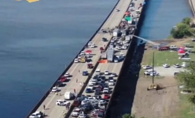 Катастрофа със 158 коли затвори натоварена магистрала западно от Ню