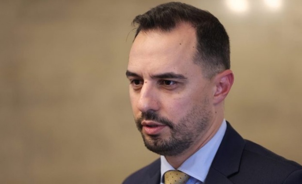 Министърът на икономиката и индустрията Богдан Богданов инициира среща с