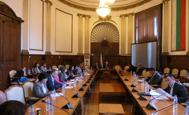 Министър Вътев: Очакваме решение на ЕК за таваните на украинската помощ