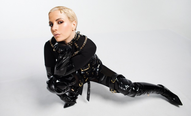 Поли Генова и Warner Music с първи музикален проект