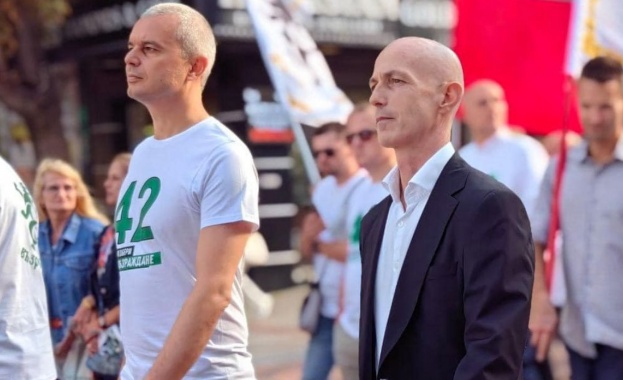 С Коста Стоянов вървим и гледаме в една посока вече