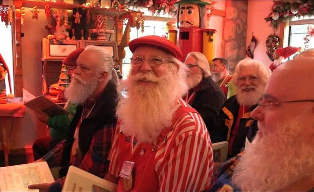 Училище за Дядо Коледа: 50 души взеха дипломи за помощници на Добрия старец