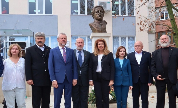 Илияна Йотова и Мая Санду откриха в Молдова културен център и паметник на Васил Левски