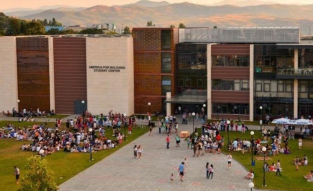 Общността на Американския университет в България се събра за американско