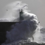 Предупреждения за опасно време във Великобритания, на много места отмениха новогодишни прояви