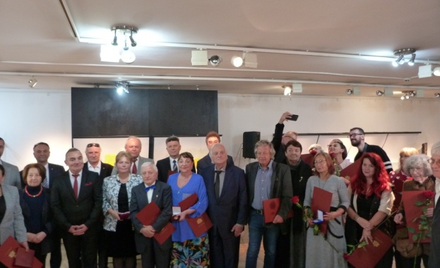 На официална церемония в галерия Средец министърът на културата Кръстю