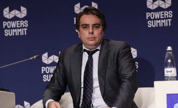 Финансовият министър Асен Василев заяви че сега пенсионерите няма да