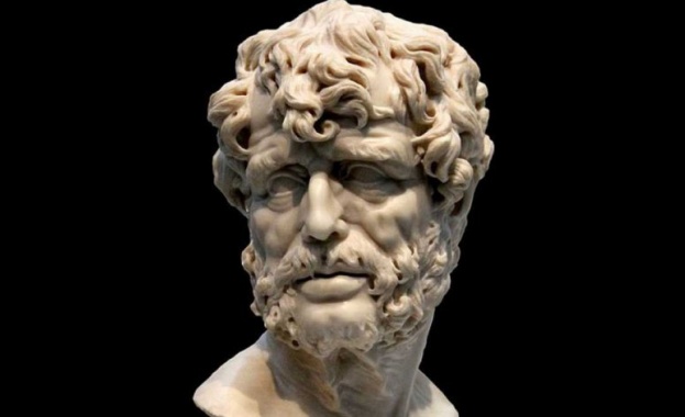 Учейки другите човек учи и себе си Сенека