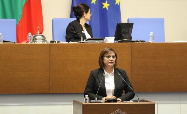 Нинова към Денков: Правителството лобира за мобилните оператори и заробва българите към тях Нинова към Денков: Правителството лобира за мобилните оператори и заробва българите към тях
