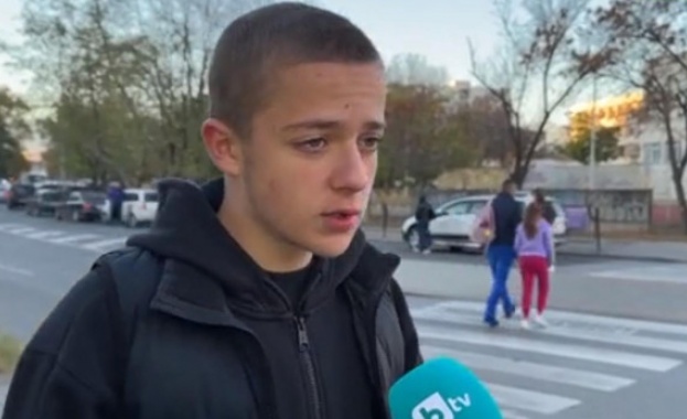 Автобус на градския транспорт блъсна ученик на пешеходна пътека в Пловдив