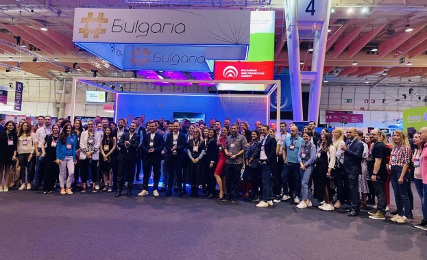 Министър Стойчева откри първия български щанд на най-голямата технологична конференция в света WEB SUMMIT