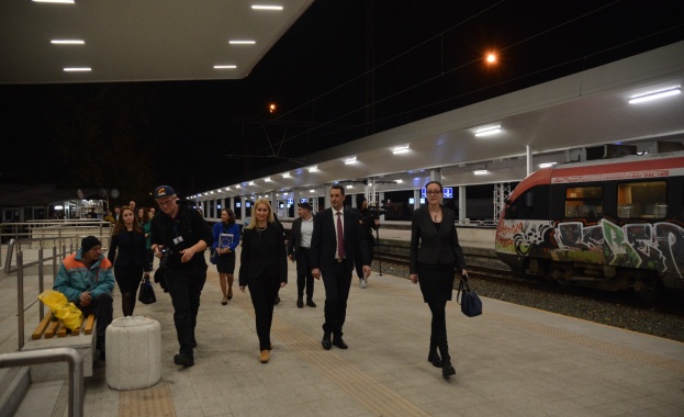 Министърът на транспорта и съобщенията Георги Гвоздейков откри модернизираната жп