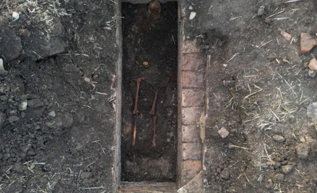 Тракторист попадна на археологическа находка по време на оран Тракторист попадна на археологическа находка по време на оран