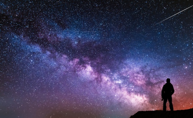 Телескопът "Джеймс Уеб" засне сърцето на Млечния път
