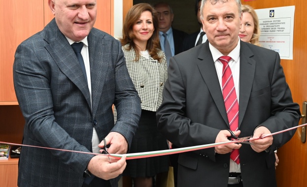 Министър Цоков откри Център за иновативни образователни технологии в УНСС