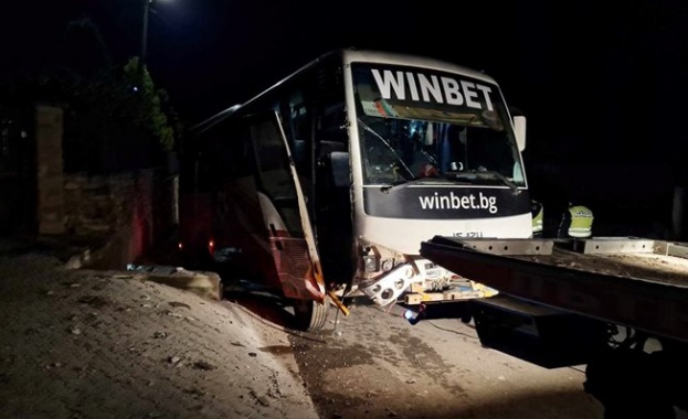 Водачът на автобуса с 16 деца който катастрофира край Дряново