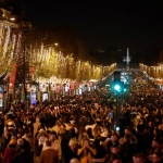 Коледната украса на Париж - красива, но и икономична