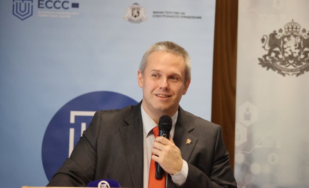 Министър Йоловски: 4 млн. лева безвъзмездно ще получат малки и средни предприятия за подобряване на киберсигурността си