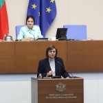 Нинова към управляващото мнозинство: Не пипайте децата