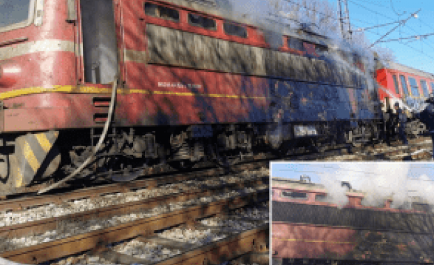 Локомотив на влак се запали на гара „Тулово”