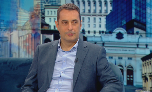 Хеликоптерът е абсолютно изправен Той се намира в процедура по