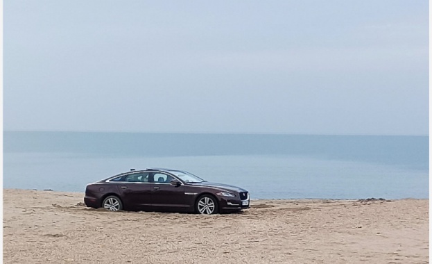 Автомобил "паркира" на Северния плаж в Бургас