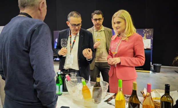 Зарица Динкова: България заема достойно място на картата на европейскте дестинации за винени и кулинарни изживявания