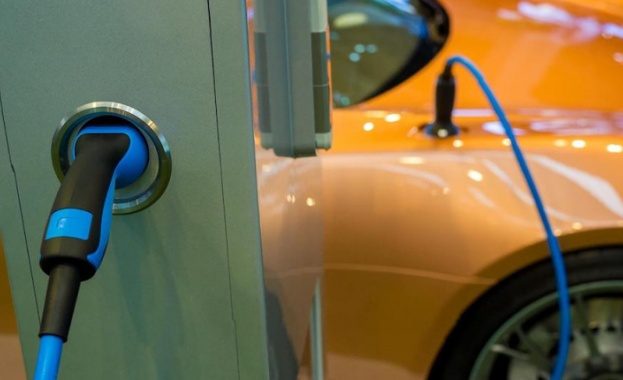 Октомври 2023: Електрифицираните (BEV и PHEV) автомобили с ръст от 35%