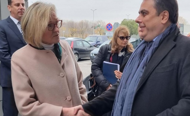Асен Василев и еврокомисарят по финансова стабилност посетиха ГКПП "Капитан Андреево"