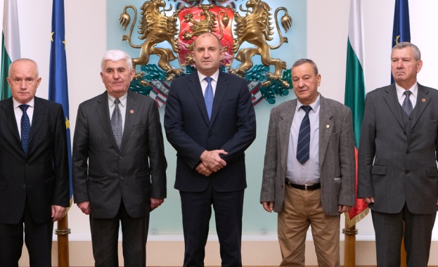 Радев: Политиците не трябва да губят връзка с Българската армия