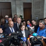 Нинова: Делят държавата на порции - като триглава ламя са отворили уста да я погълнат