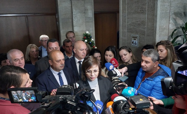 Нинова: Делят държавата на порции - като триглава ламя са отворили уста да я погълнат