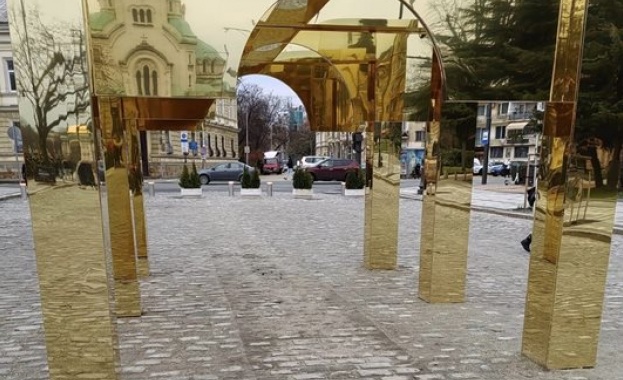 Журналист: Киев, столицата на Украйна, която е във война, има по-добра украса от София