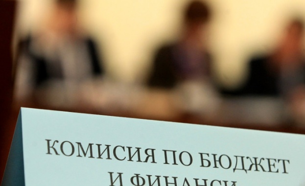 Бюджетната комисия: 100 лева великденска добавка за пенсионерите под прага на бедност Бюджетната комисия: 100 лева великденска добавка за пенсионерите под прага на бедност