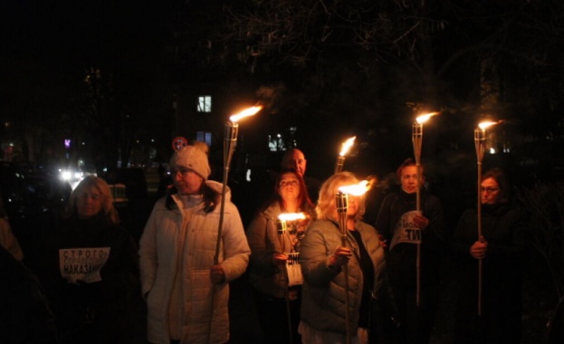Факелно шествие след побоя с метален прът над жена в Благоевград