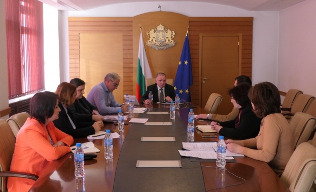 Необходимо е да се направи преглед на действащите стандарти за