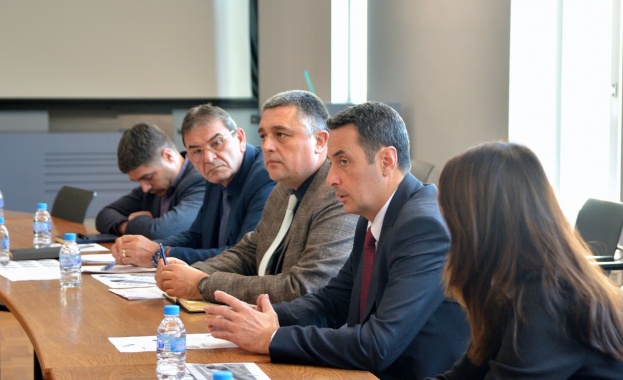 Закупуване на 80 нови автомобила и 10 нови лаборатории за